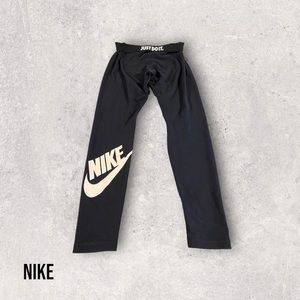 3/$20🌿Nike black leggings with calf logo